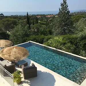 https://villa-du-belvedere-la-chambre-mer.fr-provencehotel.com